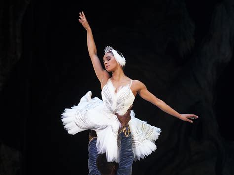 Misty Copeland stars in 'Swan Lake' at the Esplanade in Singapore | SENATUS