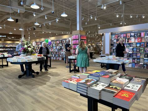 Barnes & Noble is now open in Reston after closing a decade ago ...