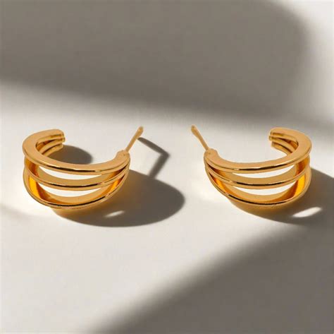 Evie Small Hoops - The House of Muse