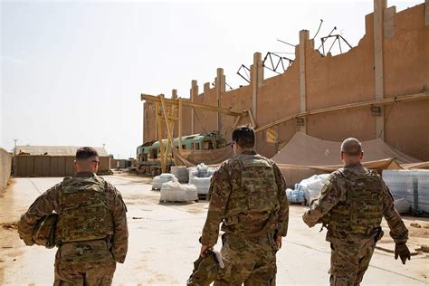 最新：美军驻伊拉克基地遭火箭弹袭击 已致1人死亡