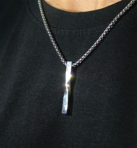 Twisted steel Bar pendent chain. – Gonzo