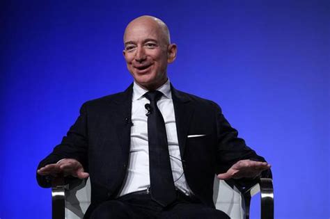 坐拥1942亿美元财富｜世界首富贝佐斯将卸任亚马逊CEO_哔哩哔哩_bilibili