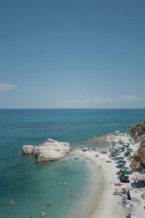 Swimming in Beach 的图像结果