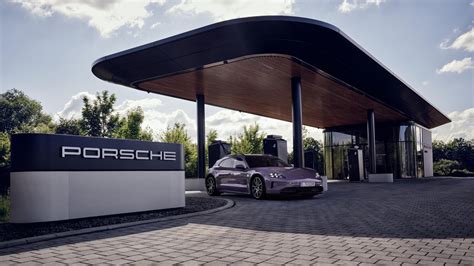 Porsche Opens New 400 kW Charging Lounge in Ingolstadt