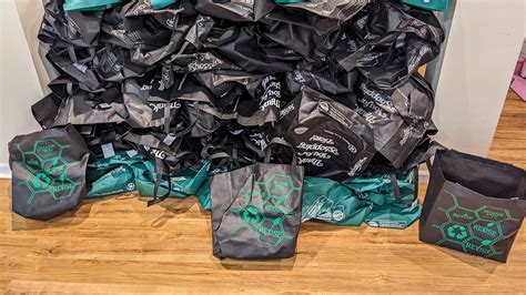 Why Do Some People in New Jersey Suddenly Have So Many Reusable Bags? - The New York Times