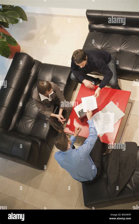 3 People Meeting 的图像结果