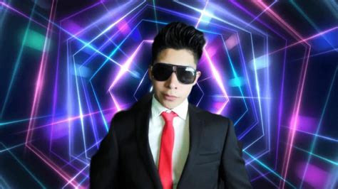 Cuando El Amor Toque a Tu Puerta (Lyrics in English) - Freddy Galo