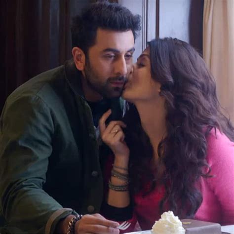 7 super hot stills of Aishwarya Rai Bachchan romancing Ranbir Kapoor in ...