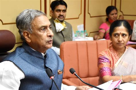 Basavaraj Horatti, Council Chairman addressing a press conference.