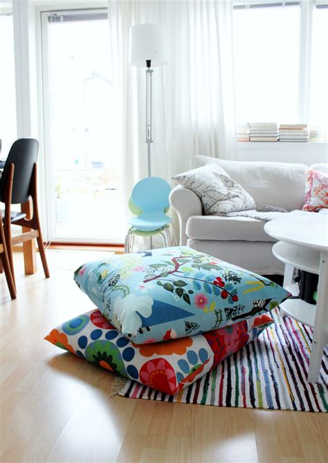 57 Cool Ideas To Decorate Your Place With Floor Pillows - Shelterness