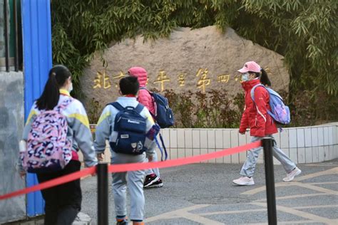 欢迎孩子们回家！北京东城区和平里四小本校区正式恢复线下教学