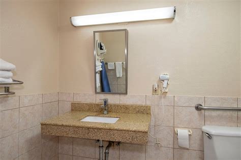 RED ROOF INN MUSCLE SHOALS - Hotel Reviews, Photos, Rate Comparison ...