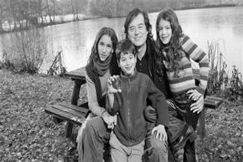Jimmy Page with his children | Ecelebritymirror