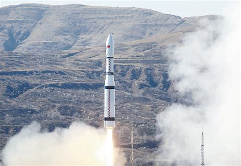 《北京日报》：我国成功发射“一箭十三星” 长征六号火箭首次承接“国际单”-新闻网