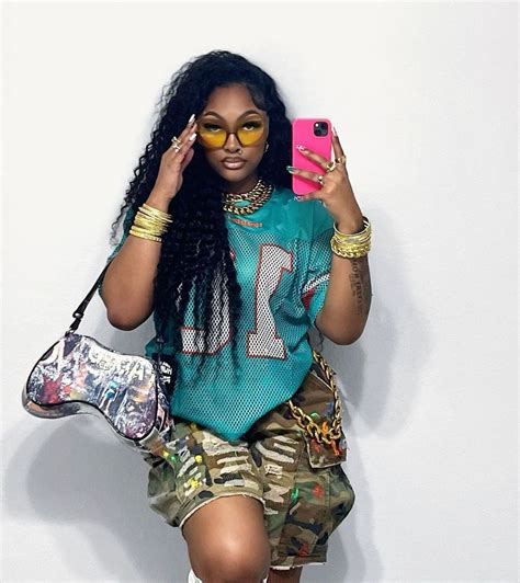 Pin by Taittionamiles on Fashion | Cute simple outfits, Pretty girl ...