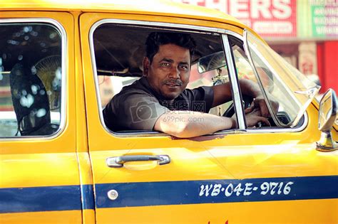 印度出租车司机高清图片下载-正版图片500310534-摄图网