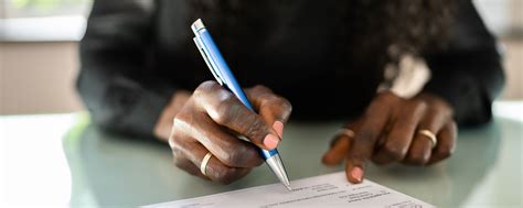 Sign Over a Check 的图像结果