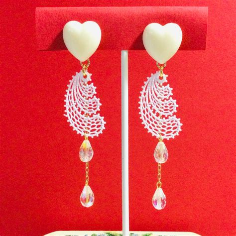 s760 白いハートと羽根のイヤリング | webshopシスター社｜オリジナルアクセサリー