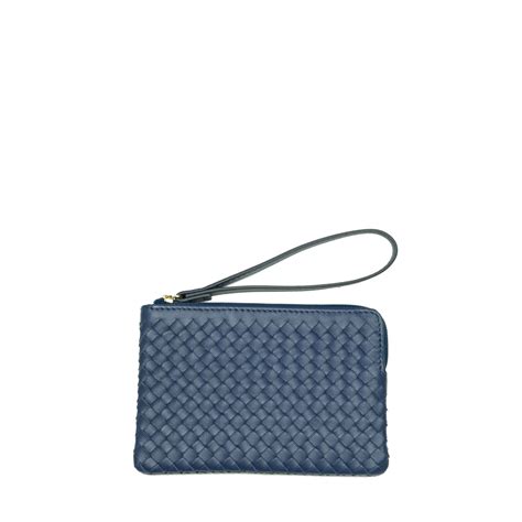 Calonge - A sleek compact travel companion