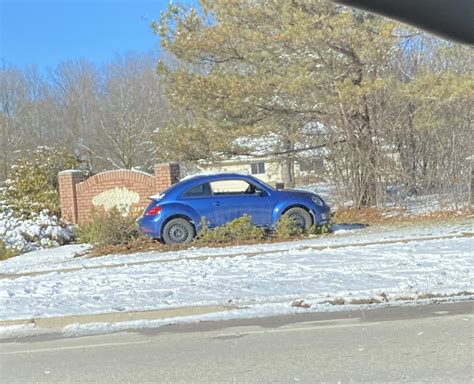 Anyone know what happened here? Car in bushes: Stoke/Victoria : r/kitchener