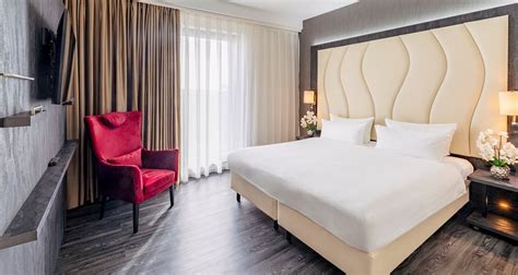 PLAZA PREMIUM GRAND WINSTON (Rijswijk) - Hotel Reviews, Photos, Rate ...