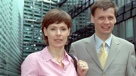 https://images.t-online.de/2023/10/85iKlH58pGKw/134x315%3A2493x1403/fit-in/1920x0/thea-und-guenther-jauch-sie-sind-seit-1988-ein-paar.jpg