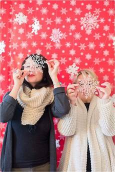 Winter Photo Booth Background Ideas by Top 10 Diy Photobooth Backdrops For A New Year S Winter Photo Booth Background Ideas