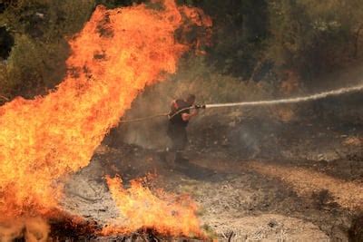 UAE helicopters drop 400,000 litres of water on raging Albanian ...