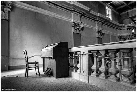 Music_Orchestra_Symphony_Piano_Empty_Closed_Nobody_Chair_Alone ...