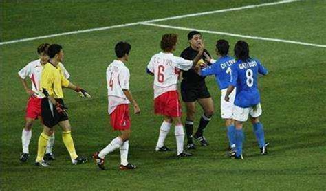 02年韩日世界杯的黑哨裁判最后怎么样了？网友：看到结局就放心了_莫雷诺