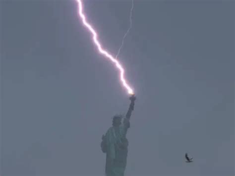 A familiar sight - Lightning strikes the Statue of Liberty. See pics ...