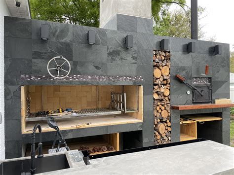 Beautiful Argentine Grill with Wood Burning Oven
