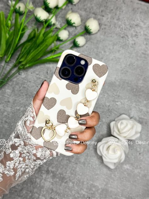 White Heart Bracelet Phone Case – Gadgets Destiny