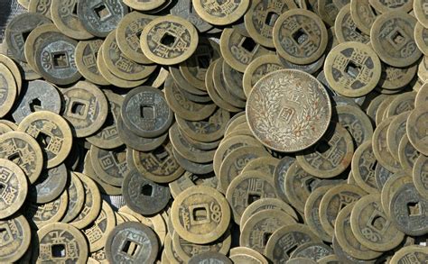 周易占卜法,怎样辨别铜钱或者钱币的正反面最始是用草