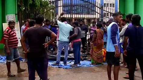 Cuttack Open Drain Death: Family Members Protest with Dead Body at CMC ...