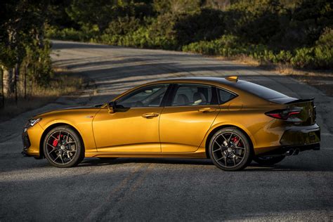 Confort et performance : Acura TLX Type S ou Cadillac CT5-V 2022? | RPM