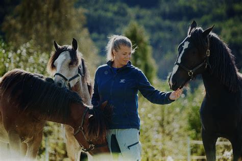 Travtrener Heidi Moen fra Begnadalen medvirker i TV2-serien «Norge bak ...