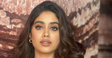 7 Health Benefits Of Jojoba Oil You Need To Know