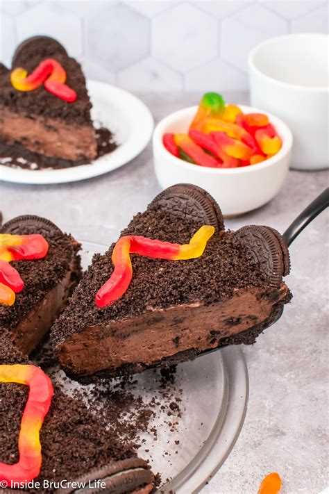 Easy Chocolate Oreo Dirt Pie Recipe - Inside BruCrew Life