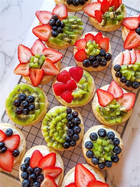 Easy Sugar Cookie Fruit Pizza