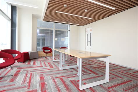 Table Meeting Examples 的图像结果