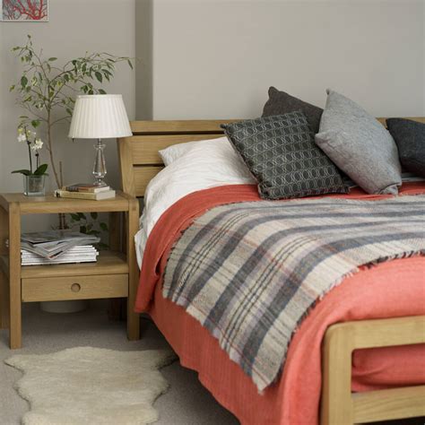 bedroom decor ideas bedside table