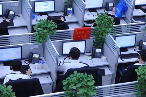 北京12306客服中心内部图 春运每天接3万多个电话-搜狐滚动