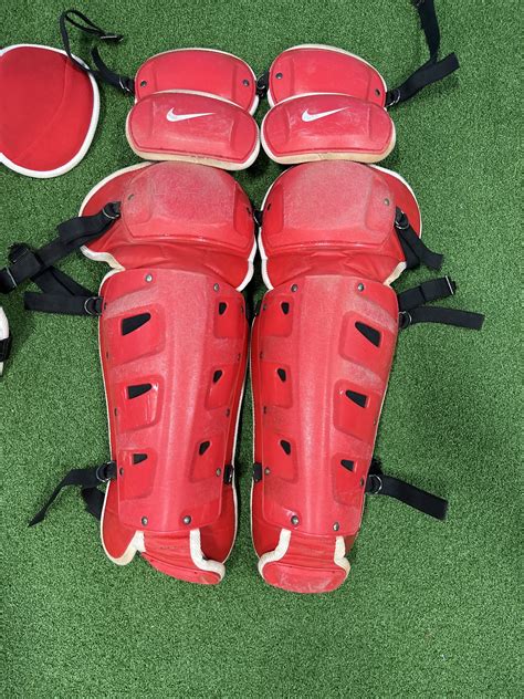 Nike adult red 17" catchers gear | SidelineSwap
