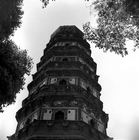 Day5:虎丘 | 千年古蹟，近百年來，虎丘塔開始不斷傾斜。 | 史諾 | Flickr