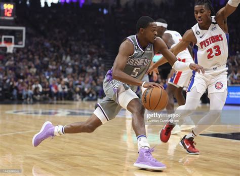 新聞分享 / 下一站 Curry Brand？De'Aaron Fox 連三場著用 Curry FloTro 系列球鞋 - KENLU.net