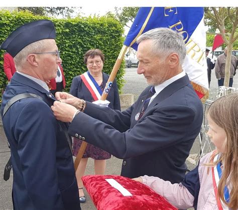 Le Poiré-sur-Vie. Denis Letard décoré pour dix ans de porte-drapeau ...
