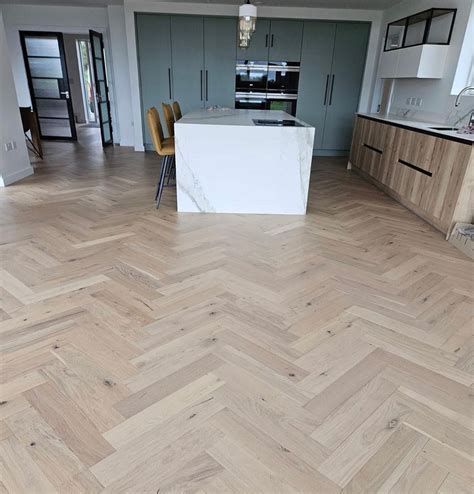 Oxford Oak Herringbone - Grain & Groove