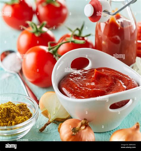 Tomato and onion accompaniment hi-res stock photography and images - Alamy