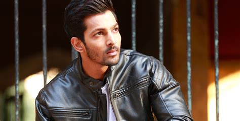 Harshvardhan Rane Helping People Stranded In The Mumbai Rains